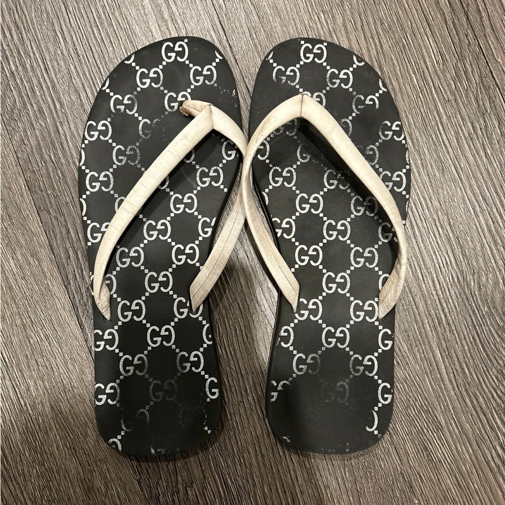 GUCCI flip flops
